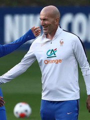 Zidane dẹp ‘show thời trang’ ngày tuyển Pháp hội quân