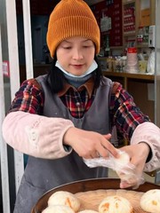 Nữ bác sĩ bỏ nghề sau 20 năm để đi bán bánh bao, sao lại thế?