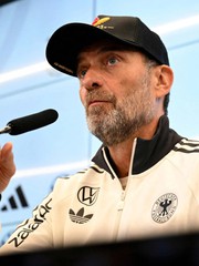 Lý do HLV Jurgen Klopp cấm tuyển thủ Đức cắt tóc tại khách sạn