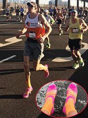 Thông điệp ý nghĩa của nam runner chạy marathon bằng giày cao gót