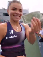 Sao quần vợt được fan tặng tờ 2 USD để ‘lấy hên’ ở US Open