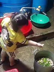 Mẹ cạn lời với nồi canh khổ qua 'vị' xà phòng của con gái