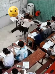 Cả lớp phì cười khi thầy giáo ngã ghế