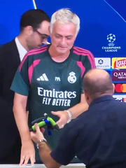 Mourinho nhận quà lạ từ chuyện của 16 năm trước