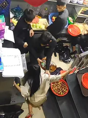 Mỹ nhân vô tình trượt chân, 4 'anh hùng' xuất hiện