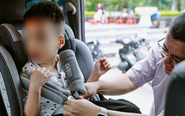 Cục CSGT: Có thể sử dụng ghế, đệm hoặc dây đai dành riêng phù hợp với trẻ trên ô tô