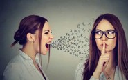 Tình đồng nghiệp nơi công sở, thân thiện nhưng đừng thân thiết?