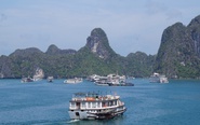 Khách Tây đến Quảng Ninh chỉ lên thuyền ngủ một đêm trên vịnh Hạ Long là về