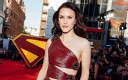 Rachel Brosnahan của Superman: Gu thời trang thảm đỏ như siêu năng lực