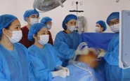 Bé gái có dây rốn dài 1m, xoắn vặn nhiều vòng