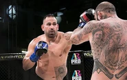 Sốc: Nhà vô địch kickboxing giết người rồi chở thi thể tới đồn cảnh sát