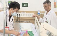 Hai cô gái liệt toàn thân sau tiêm botox tại nhà