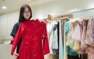 Áo dài Tết vào 'đường đua' sớm, người mua thắt chặt hầu bao