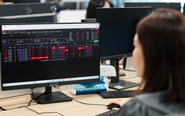 VN-Index giảm về sát 1.700 điểm, cổ phiếu thép 'nổi sóng'
