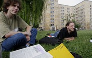 Erasmus+ bị đề xuất giảm 1,66 tỉ euro, học bổng du học sẽ ra sao?