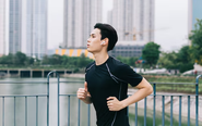Runner ở độ tuổi nào gặp nhiều rủi ro sức khỏe nhất khi chạy bộ?