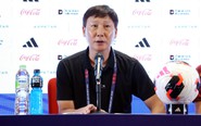 HLV Kim Sang Sik: 'Việt Nam chơi không tốt trong hiệp 1 vì thời tiết'