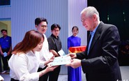 Trao hơn 1 tỉ đồng học bổng Khơi nguồn sáng tạo và học bổng Hồ Đắc Cung