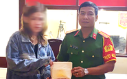 Cần Thơ: Trao trả chiếc ví chứa gần 70 triệu đồng và ngoại tệ cho người phụ nữ