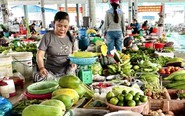 Giá cả đầu ngày: Rau tăng mạnh vì mưa lũ, siêu thị đua giảm giá hàng tươi sống