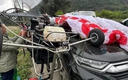 Dù lượn rơi trúng ô tô ở Hà Giang