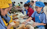 Tự tay sên mứt, đồ xôi, học sinh TP.HCM học văn hóa Tết qua hội thi ở trường