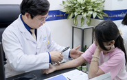 Nhiều người viêm da, mẩn ngứa khi đi bơi: Bác sĩ chỉ cách phòng tránh