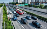 Xe cộ bắt đầu dồn về các cửa ngõ Hà Nội, nội đô vẫn thông thoáng