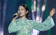 Tạ Minh Tâm, Phương Mỹ Chi hát về ‘Tổ quốc bình yên’ ở phố đi bộ Nguyễn Huệ