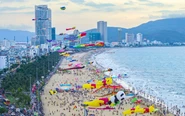 Diều khổng lồ bay rợp trời biển Quy Nhơn
