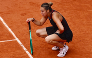 Tay vợt nữ số 1 thế giới bị loại khó tin ở Roland Garros 2026