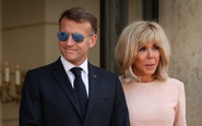 Ông Macron tái xuất với cặp kính râm từng gây sốt toàn cầu