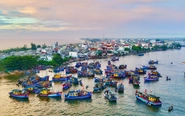 Phiên chợ nổi chỉ họp lúc tờ mờ sáng ở cửa biển Quảng Ngãi