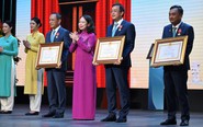 Vietnam Airlines đón nhận Huân chương Lao động hạng ba và bằng khen của Thủ tướng