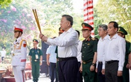 Tổng Bí thư, Chủ tịch nước Tô Lâm dâng hương anh hùng liệt sĩ tại công viên Lê Thị Riêng