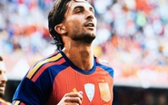Bộ ảnh tri ân tuyển Tây Ban Nha vô địch World Cup bị chê 'ngồi nhà chụp tivi'