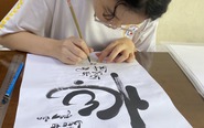 Giải tỏa áp lực, tập tiết chế qua nét cọ thư pháp