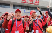 Nhiều tỉnh thành Trung Quốc chuyển từ 'giành' người trẻ sang thu hút người già