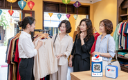 Du khách đến Việt Nam có thể quét VNPAY-QR thanh toán mà không cần đổi tiền