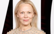Pamela Anderson U60 vẫn là mỹ nhân quyến rũ của Hollywood