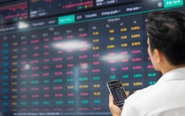 Tự doanh mua ròng nhưng khối ngoại 'xả hàng' trong tuần FTSE công bố danh mục