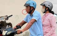 Vừa lái xe vừa hút thuốc: Nguy hiểm cho người đi đường