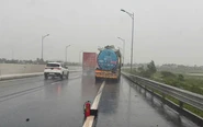 Dừng xe trên cao tốc trời mưa, chỉ đặt bình chữa cháy cách xe 18m, tài xế bị phạt 13 triệu