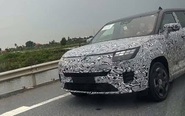Xe điện VinFast 'lạ mắt' lộ diện trên đường, gầm cao hơn VF 8, có chi tiết như xe hybrid