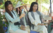 'Dress code' áo bà ba, khăn rằn khi du lịch miền Tây