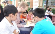 Tiếng Anh phải bước ra đời sống