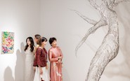 Tia-Thủy Nguyễn dùng thép không gỉ, hạt cườm ‘đan’ mây, đưa nghệ thuật Việt đến Thượng Hải