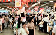 Lễ 2-9: Người dân TP.HCM đua nhau săn hàng khuyến mãi, nhiều siêu thị đông như trẩy hội