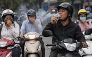 Vừa hút thuốc, vừa lái xe có bị xử phạt?
