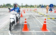 CSGT đào tạo kỹ năng lái xe máy cho người đã có bằng lái lâu năm, thực hiện trên toàn quốc